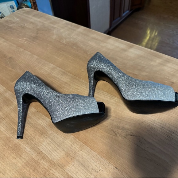 Stunning Guess stilettos size 10 - Picture 2 of 3